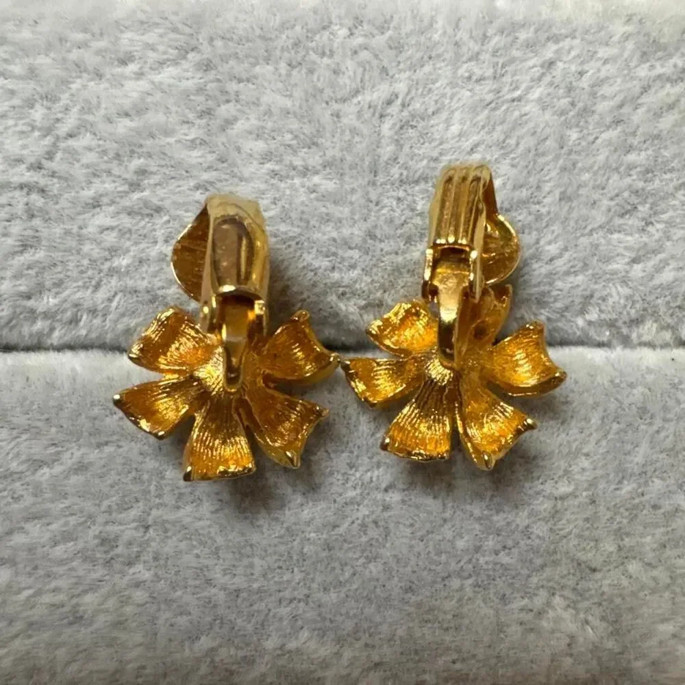 Source Unknown gold flower